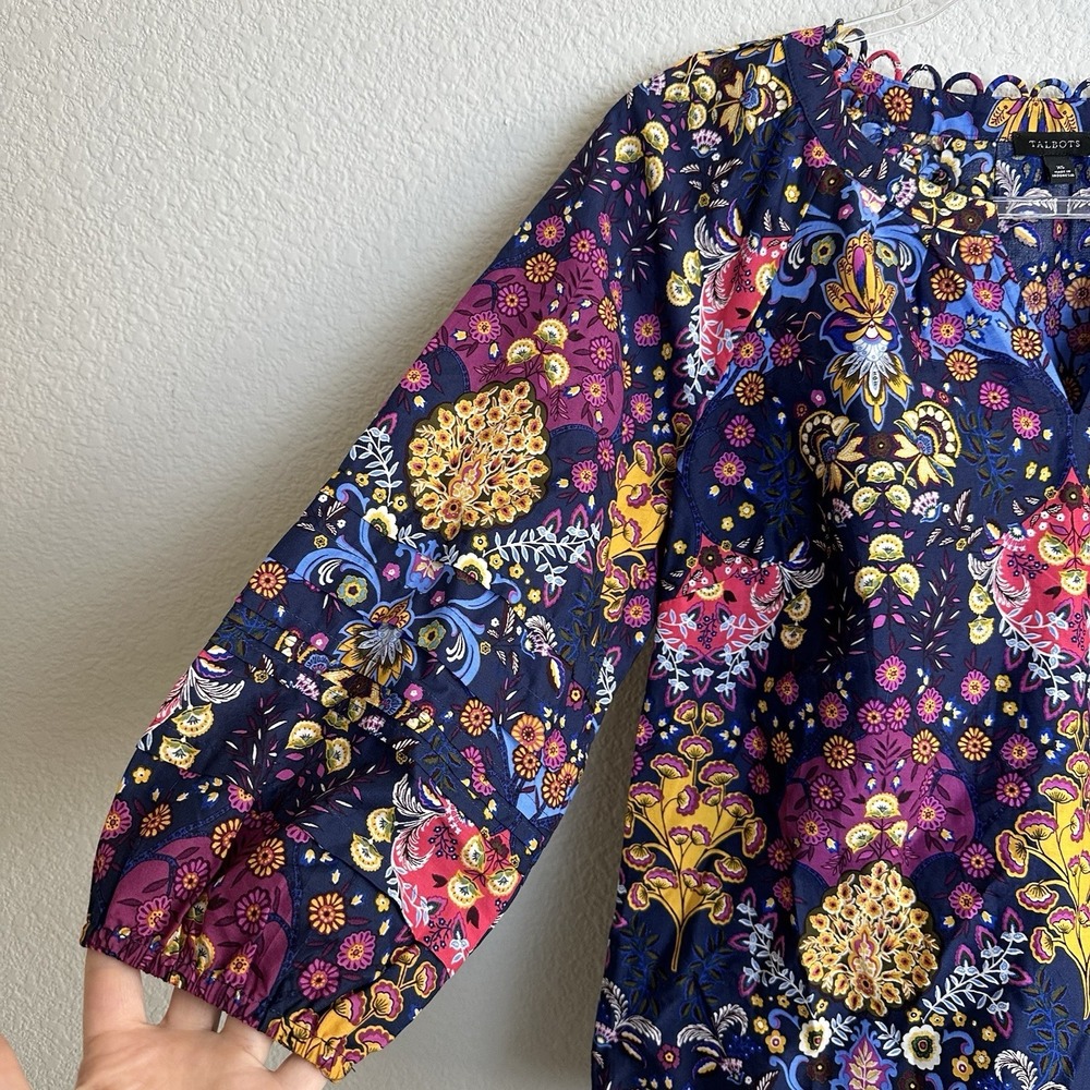 Talbots Poplin Top Women's XS Navy Balloon Sleeve Medallion Print V-Neck‎ NEW - Picture 3 of 7